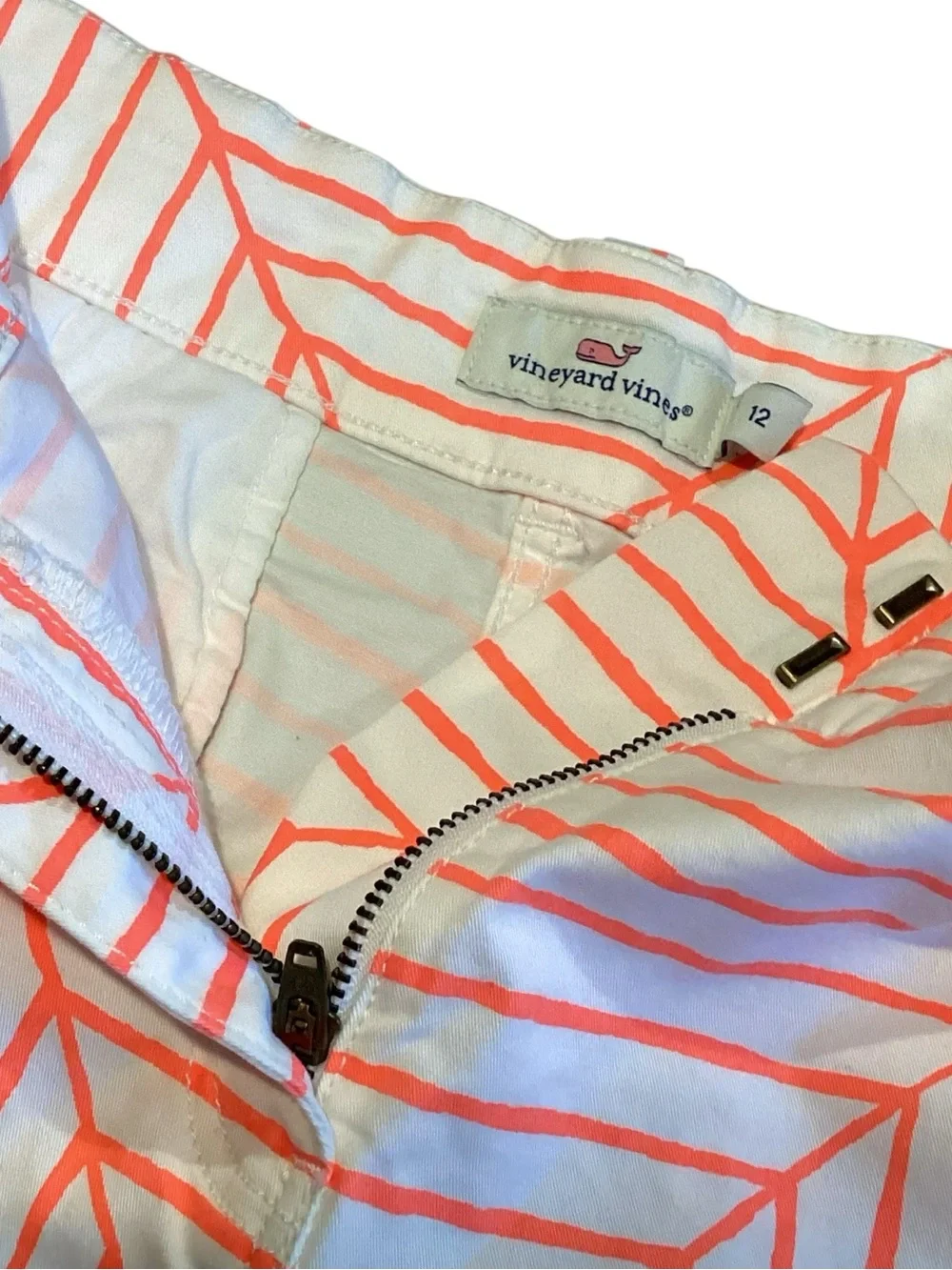 Vineyard Vines Women’s Size 12 Coral Geometric Print Chino Shorts 3” Inseam